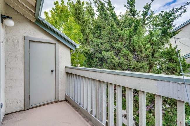 Building Photo - Hidden Silicon Valley Oasis! 2BR/2.5BA Townhome with TWO Private Patios, 2 Dedicated Parking Spac...