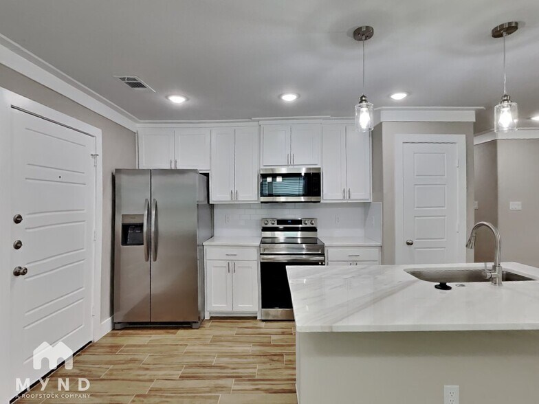 Primary Photo - 5736 Lone Star Cir