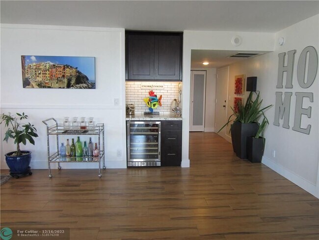 Building Photo - 1370 S Ocean Blvd