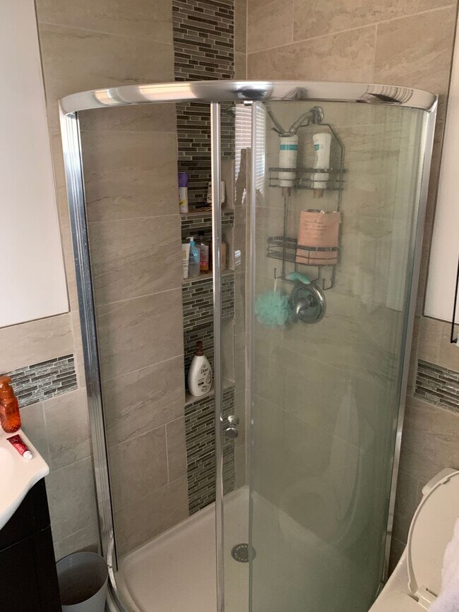 Building Photo - Pre Leasing for fall 2026! 3/2 in Medical District