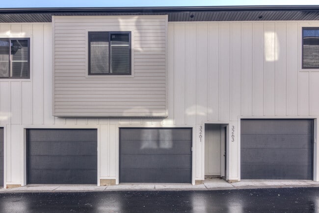 Building Photo - 3257 Fairfax St