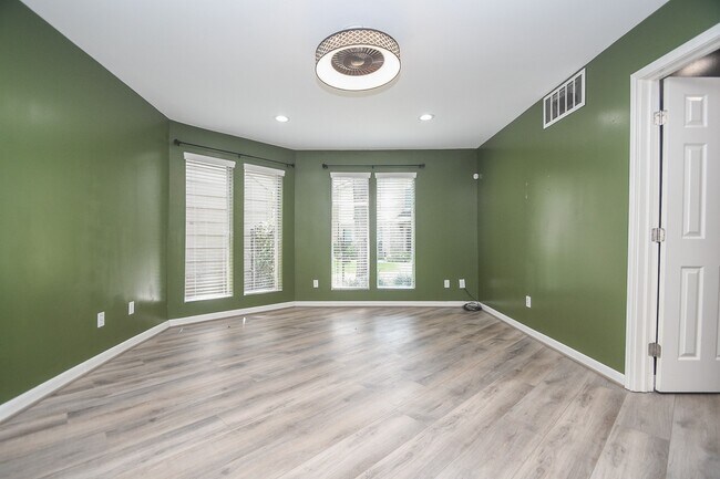 Building Photo - 12625 Memorial Dr