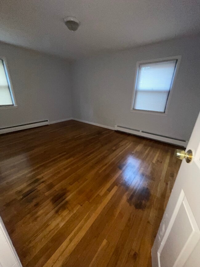 Building Photo - 9 Summit St