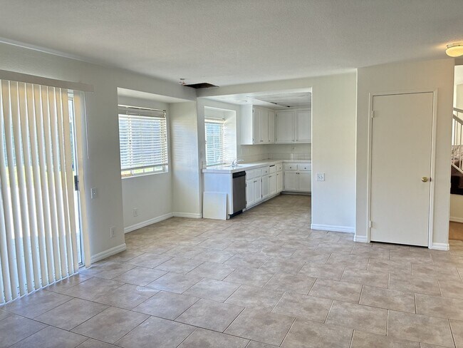 Building Photo - Newly Updated 4-bedroom, 3-bathroom home located in a great area of San Bernardino