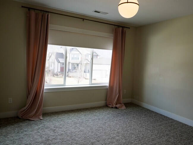 Building Photo - 2274 S 50 E