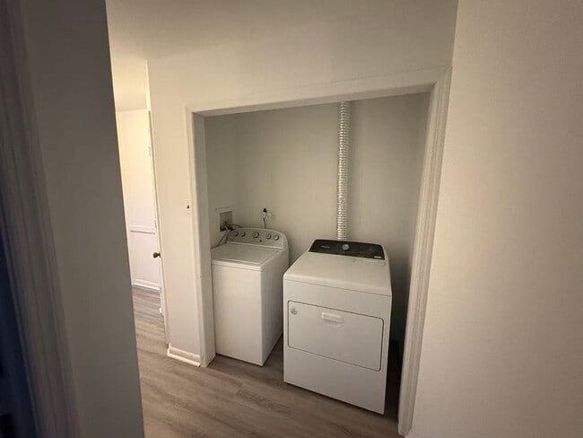 Building Photo - 3 Bedroom 2 1/2 bath Townhome in Pike Creek