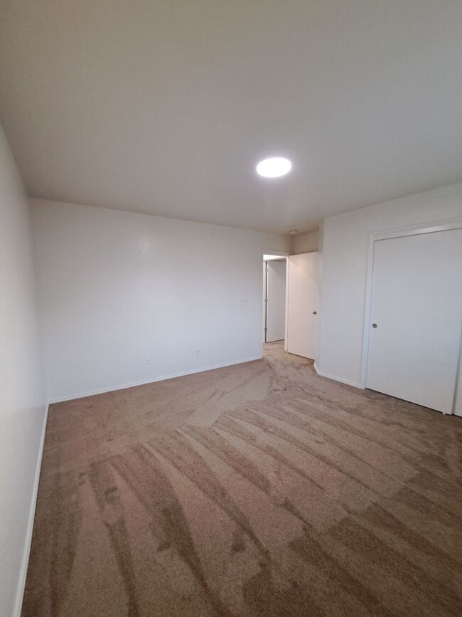 Building Photo - Comfortable Two-Story 4BR Home in Fresno!