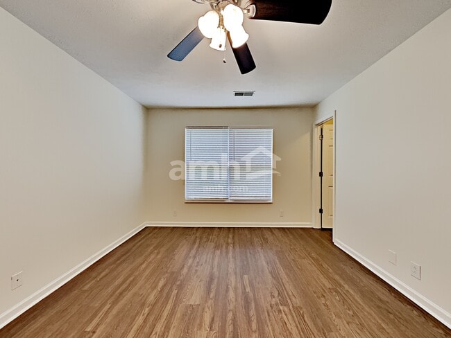 Building Photo - 916 Springs Hill Way