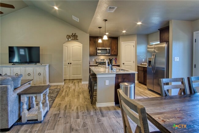 Building Photo - 1139 Cedar Bend