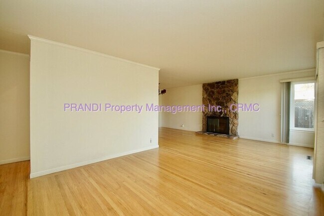 Building Photo - 1407 Donna St
