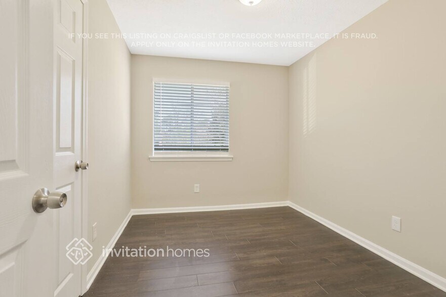 Building Photo - 468 Village Run