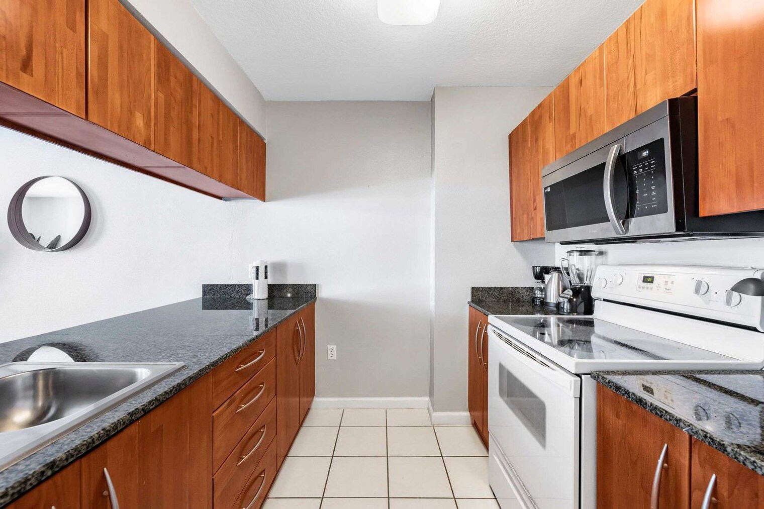 Building Photo - 1200 Brickell Bay Dr
