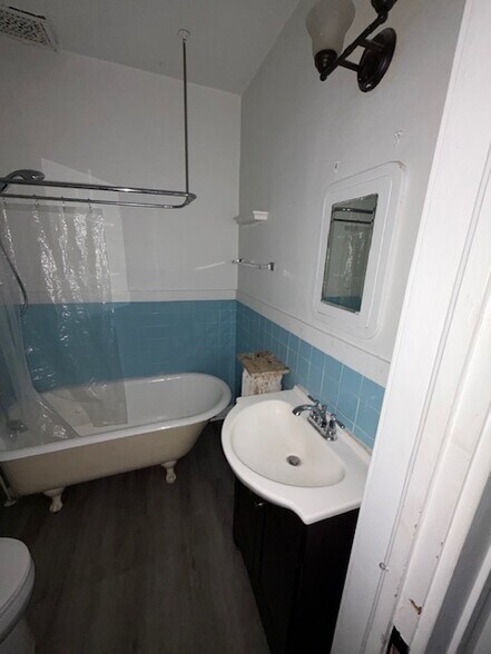 Building Photo - 783 Woodruff Pl E Dr