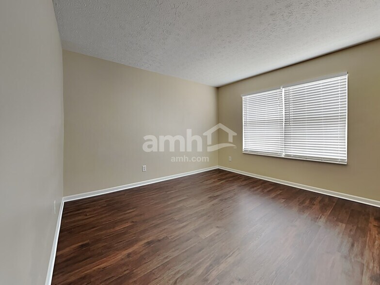 Building Photo - 3455 Lakebrook Ct