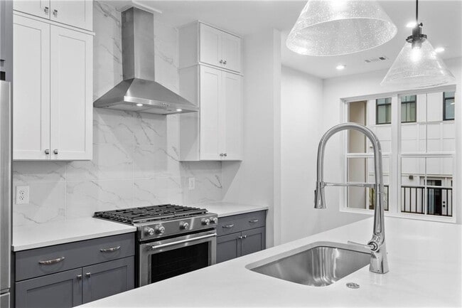 Building Photo - 201 New St