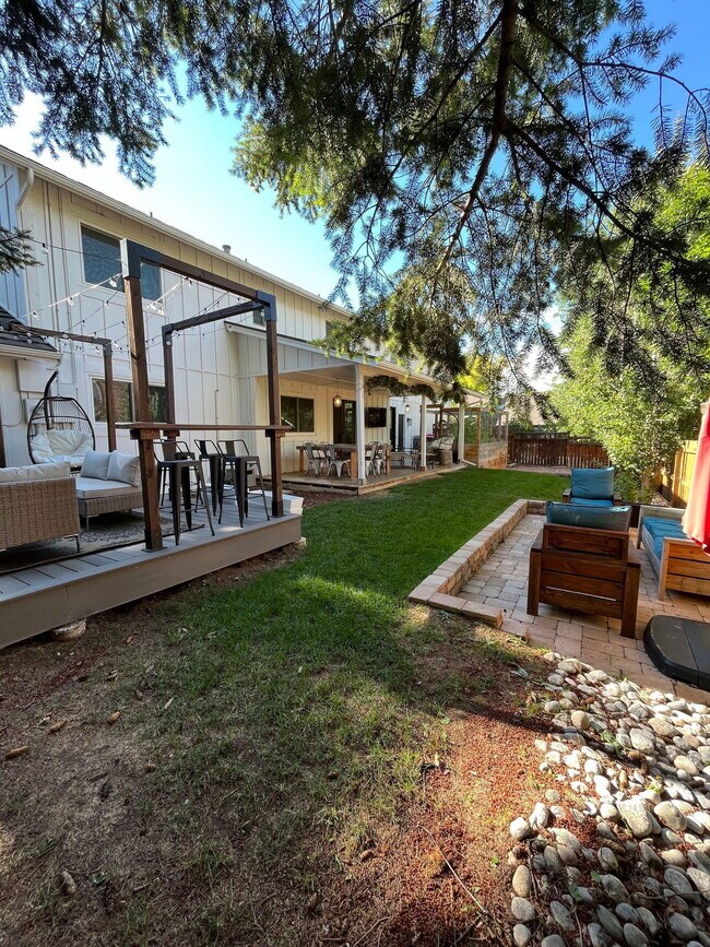 Building Photo - 10739 E Crestridge Cir