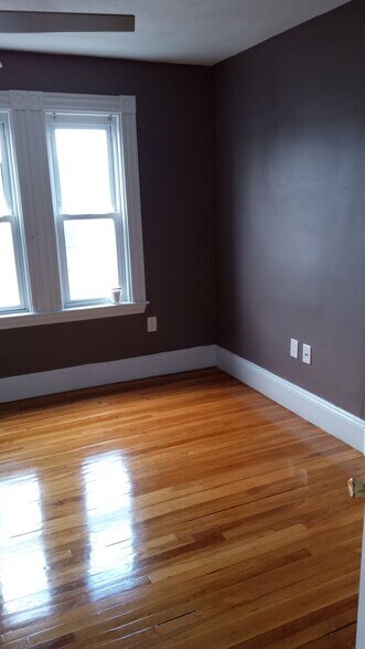 Building Photo - 34 Edwin St