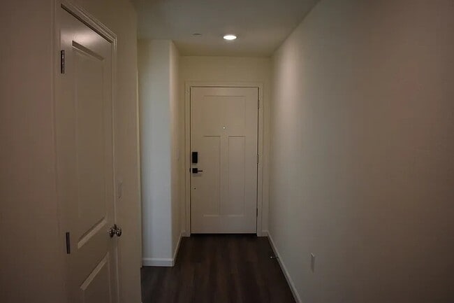 Building Photo - 685 Marshall Ln