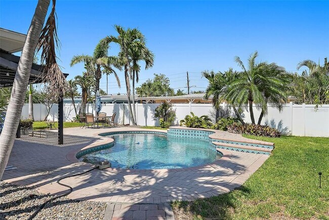 Building Photo - 3755 Belle Vista Dr E