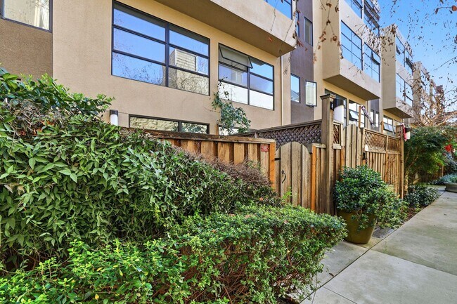 Building Photo - Ryland Mews #111