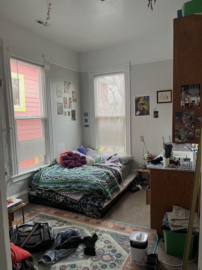 Building Photo - 1212 N Garden St