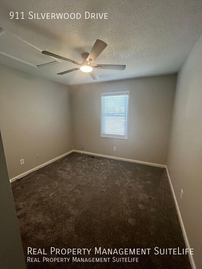 Building Photo - 911 Silverwood Dr