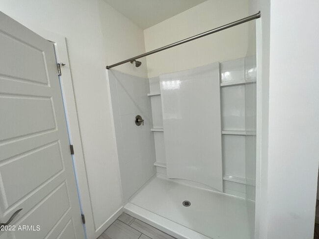 Building Photo - 729 E Diamond Dr