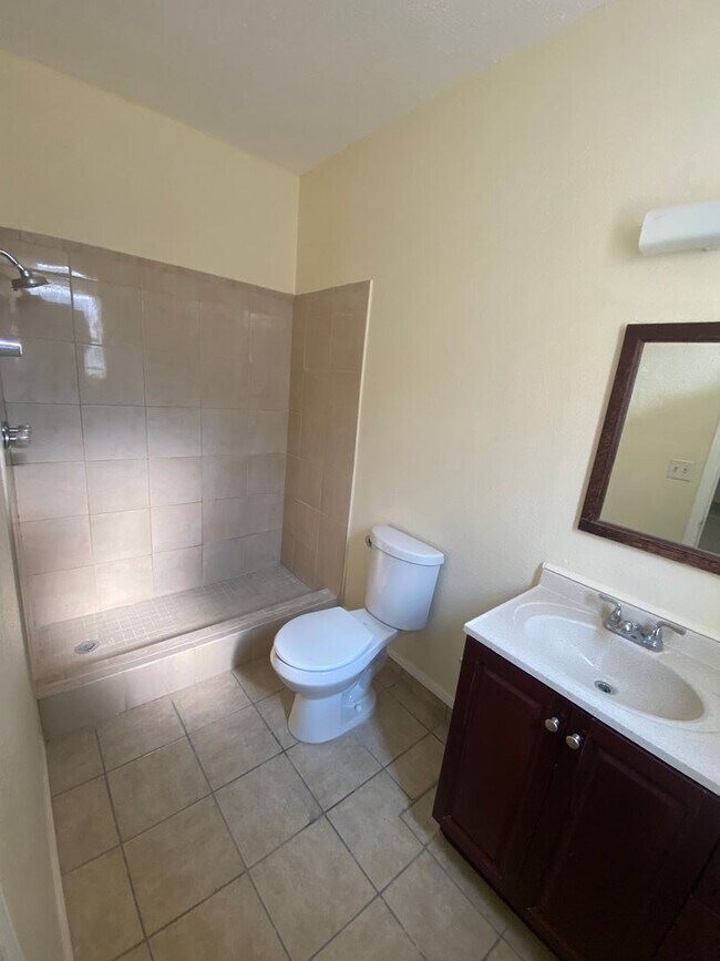 Building Photo - EASTSIDE HOME FOR RENT