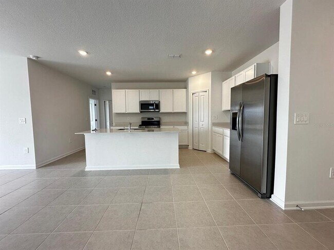 Building Photo - 3358 Alexander Dr