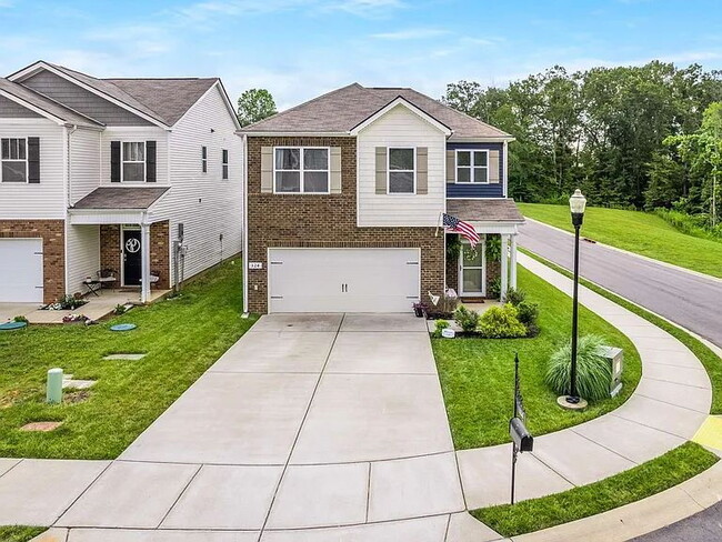 Building Photo - 324 Victory Cir