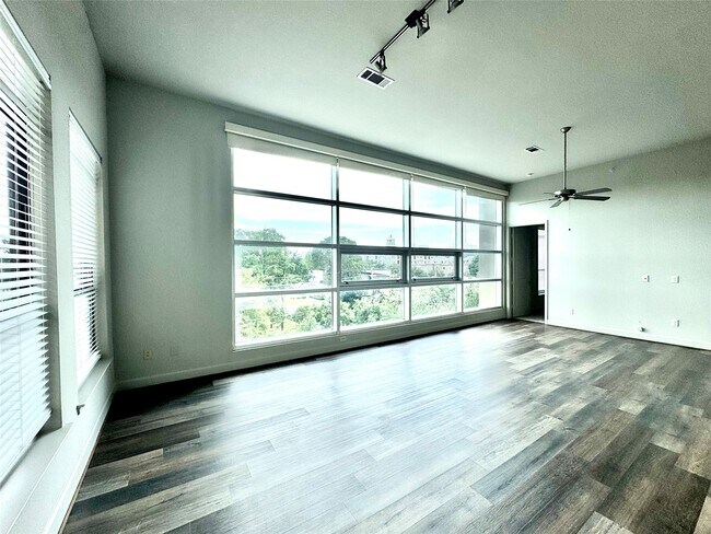 Building Photo - 3333 Weslayan St