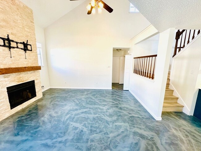 Building Photo - A Stunning 3-Bedroom 2.5-Bath 2 Storey Home with Spacious Layout and Backyard Oasis!