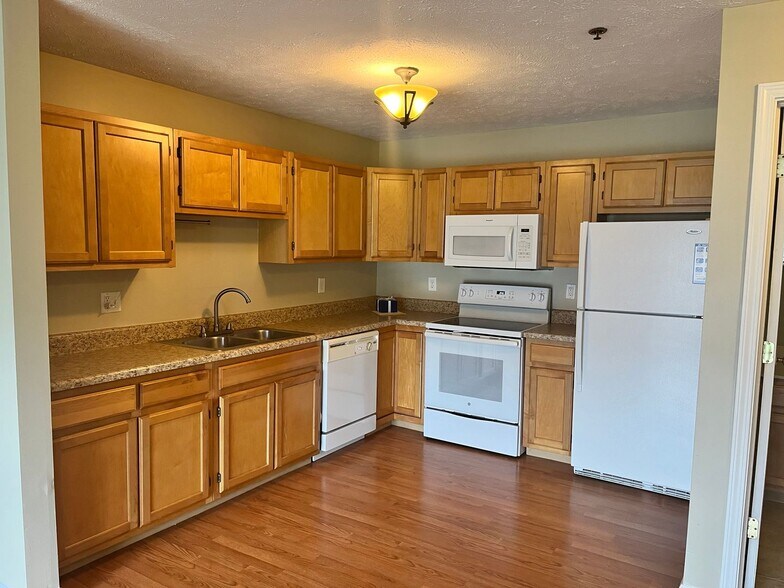 Building Photo - Lakepointe