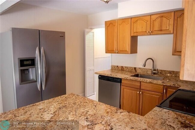 Building Photo - 316 Sunshine Dr