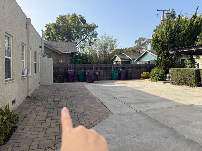 Building Photo - 15th Street