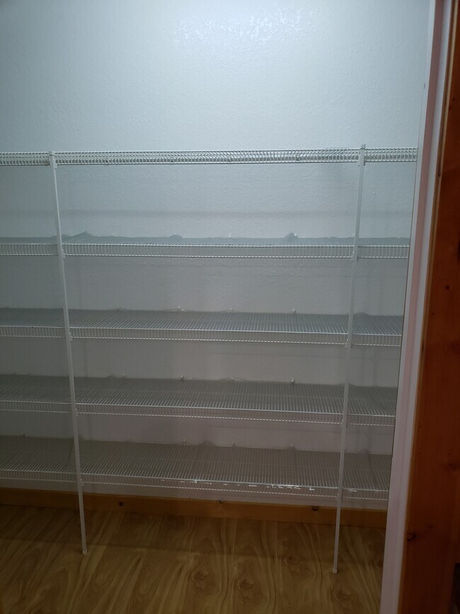 Building Photo - 633 Russell Ave