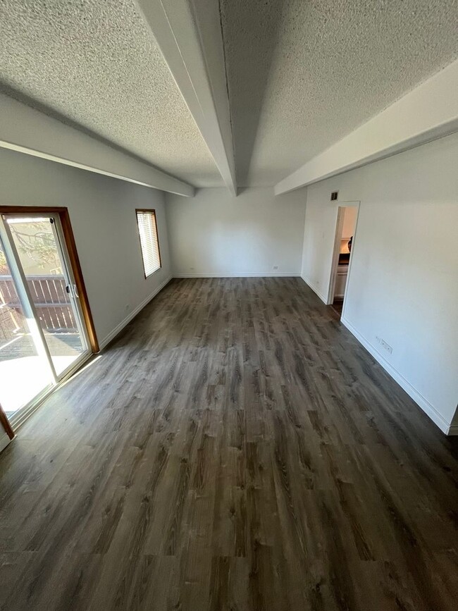 Building Photo - 2 Bedroom Condo in Denver