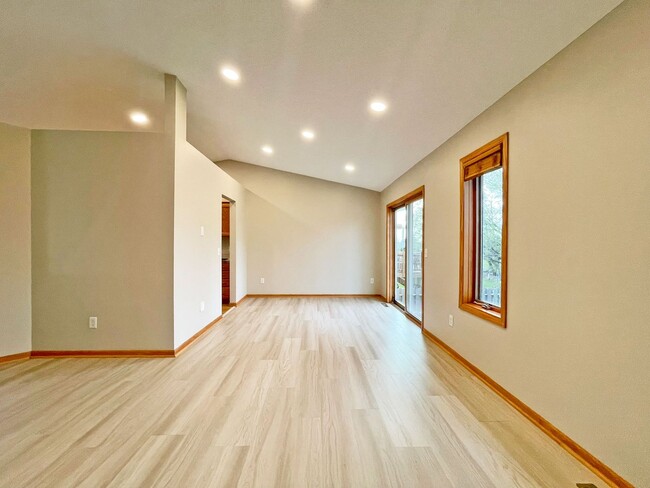 Building Photo - Lovely Modern Home has Vaulted Ceilings, 3...