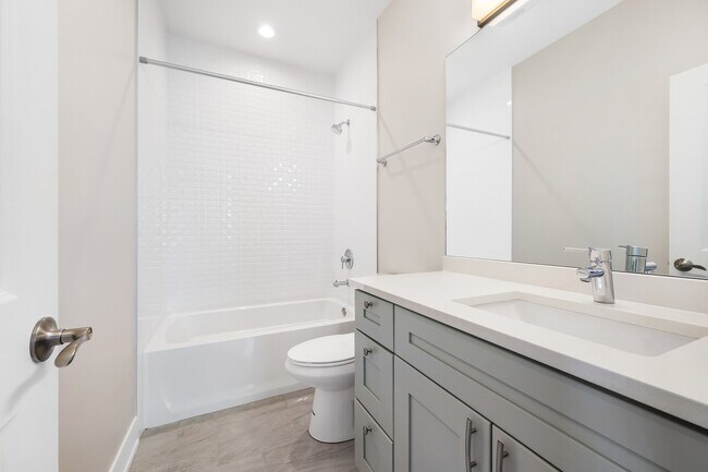 Building Photo - 39 Forest Ave