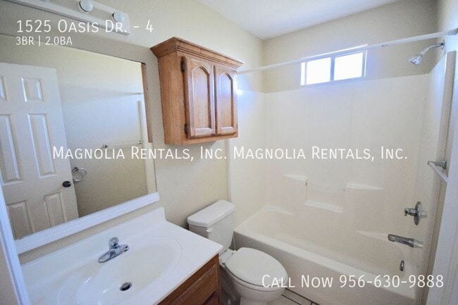 Building Photo - 1525 Oasis Dr