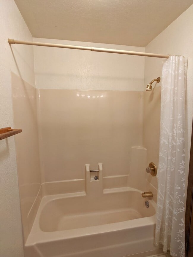 Building Photo - 2 Bed/2 Bath Spaulding Beach Condo