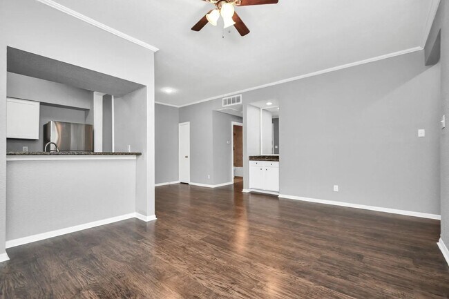 Building Photo - Beautiful 1 Bedroom 1 Bathroom  Available
