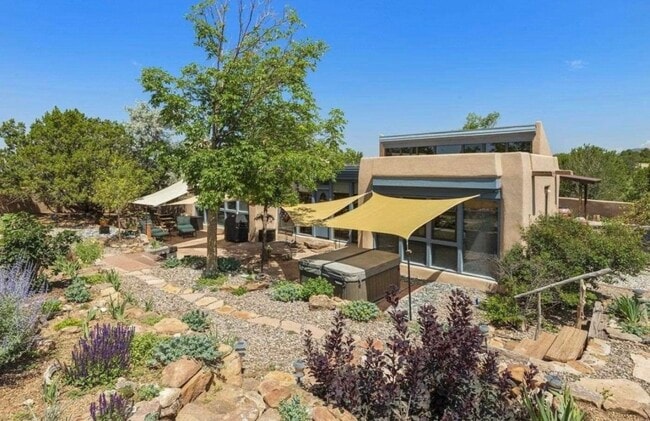Building Photo - 10 Monte Alto Pl
