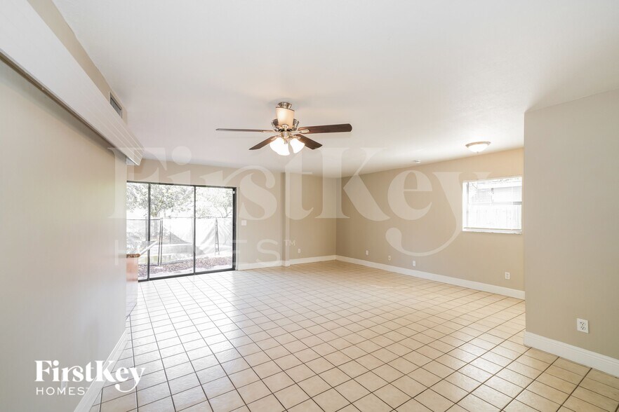 Building Photo - 8020 N Ola Ave