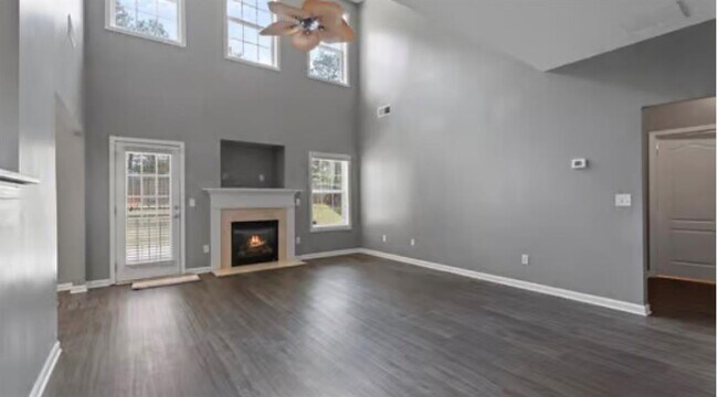 Building Photo - 704 Jonquil Ct