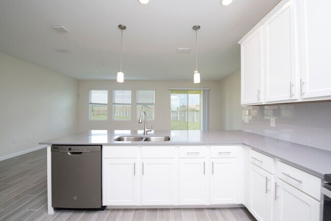 Building Photo - TOWNHOUSE 3 Bedrooms 2.5 Baths