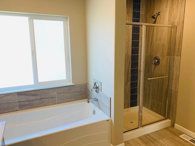 Building Photo - 5 bd 3.5 bath Bothell Single Family House ...