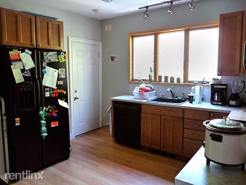 Building Photo - 3 br, 2 bath Triplex - 25 Raymond St 2