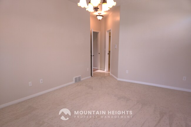 Building Photo - 744 Lazy Oak Way