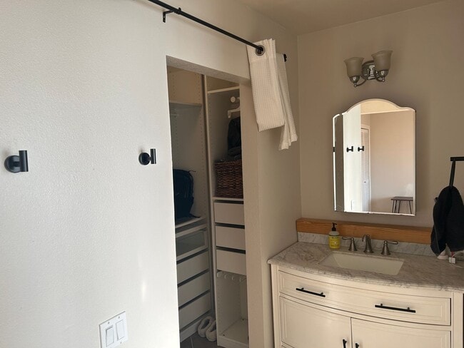 Building Photo - Luxurious Carlsbad Townhome with Ocean Views